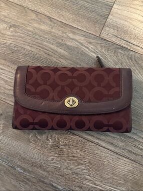 Coach Turnlock Continental Wallet in Plum